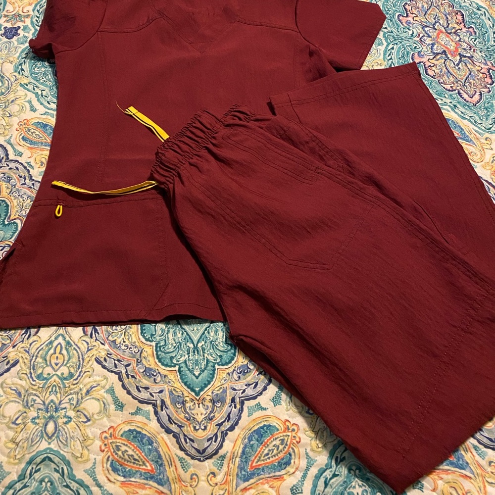 Scrub set